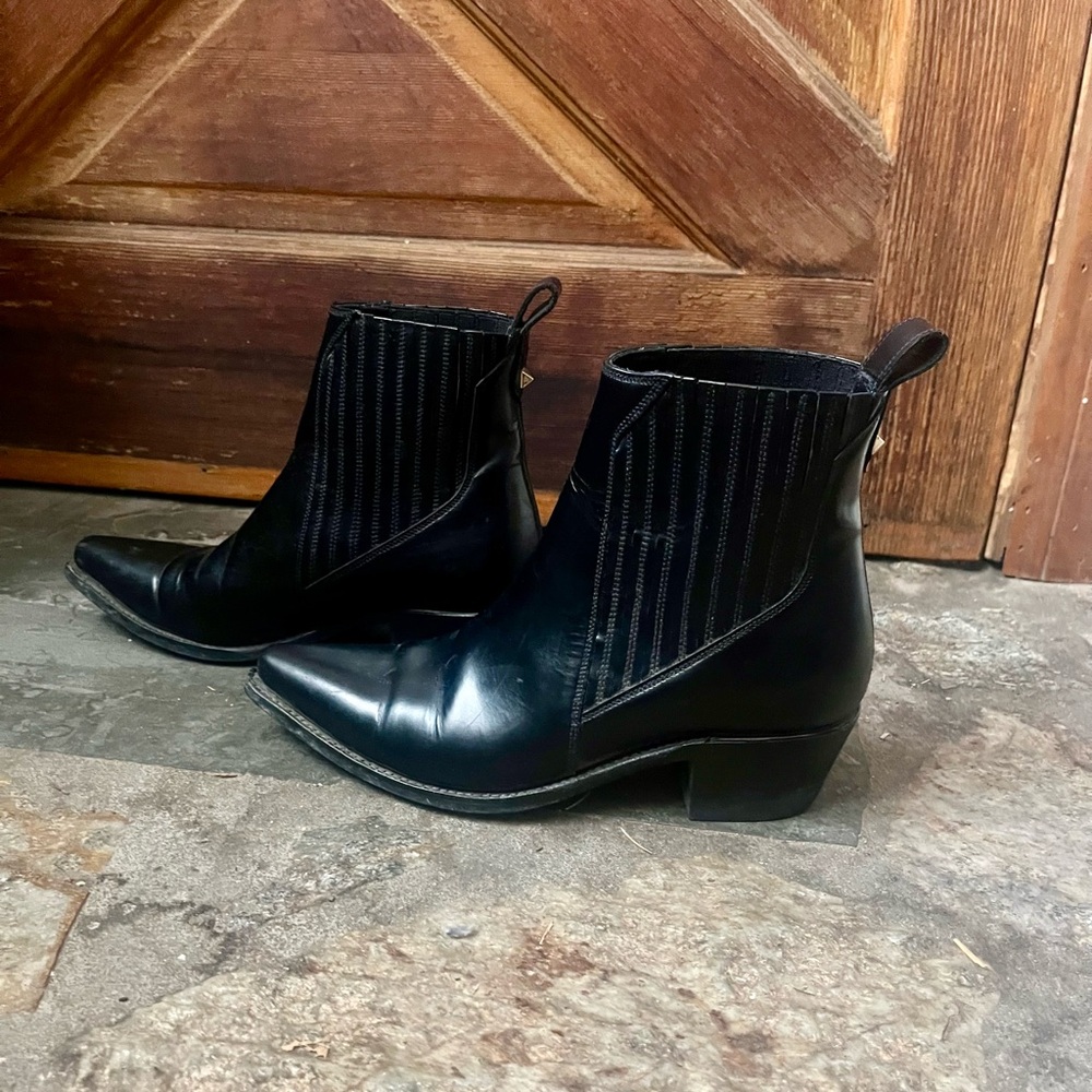 Valentino Garavani Black Calf Leather Ankle Boots. Size 37.